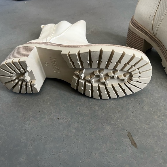 MIA Cream Ankle Booties - Picture 4 of 6